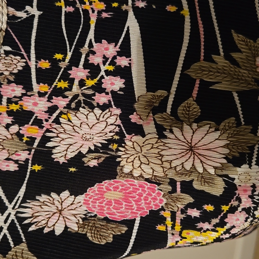 Beautiful sleeveless Shell - Picture 2 of 7
